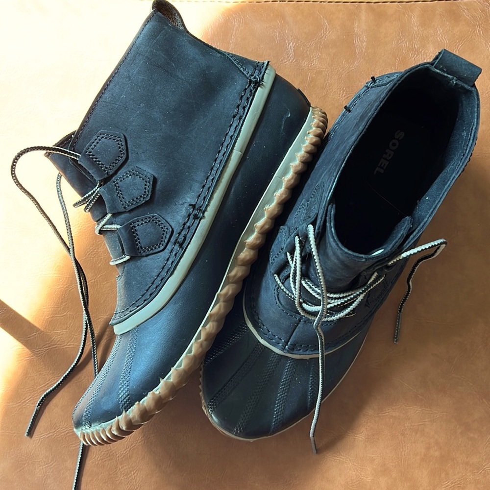 Sorel Booties 9.5 worn once!
